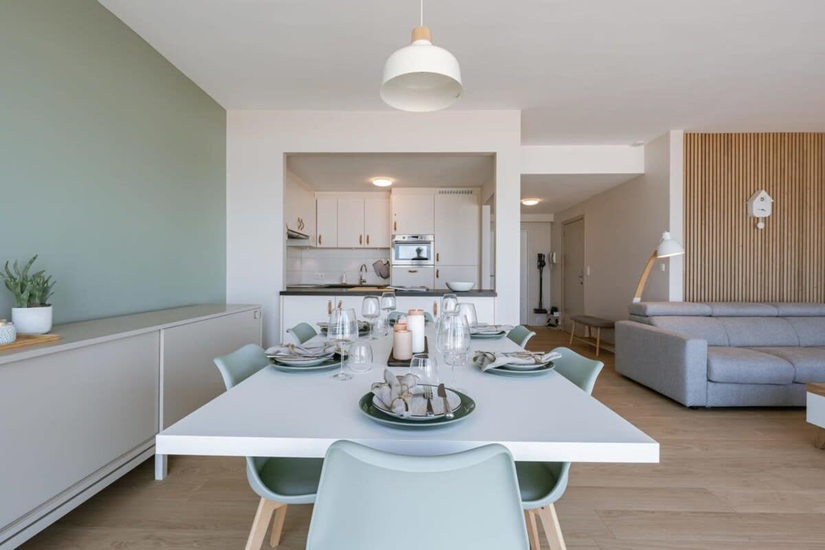 Huswell - Bright Seaview Apartment In Oostende Buitenkant foto